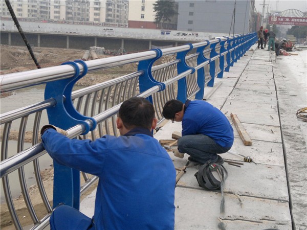 淮安不锈钢桥梁护栏除锈维护的重要性及其方法